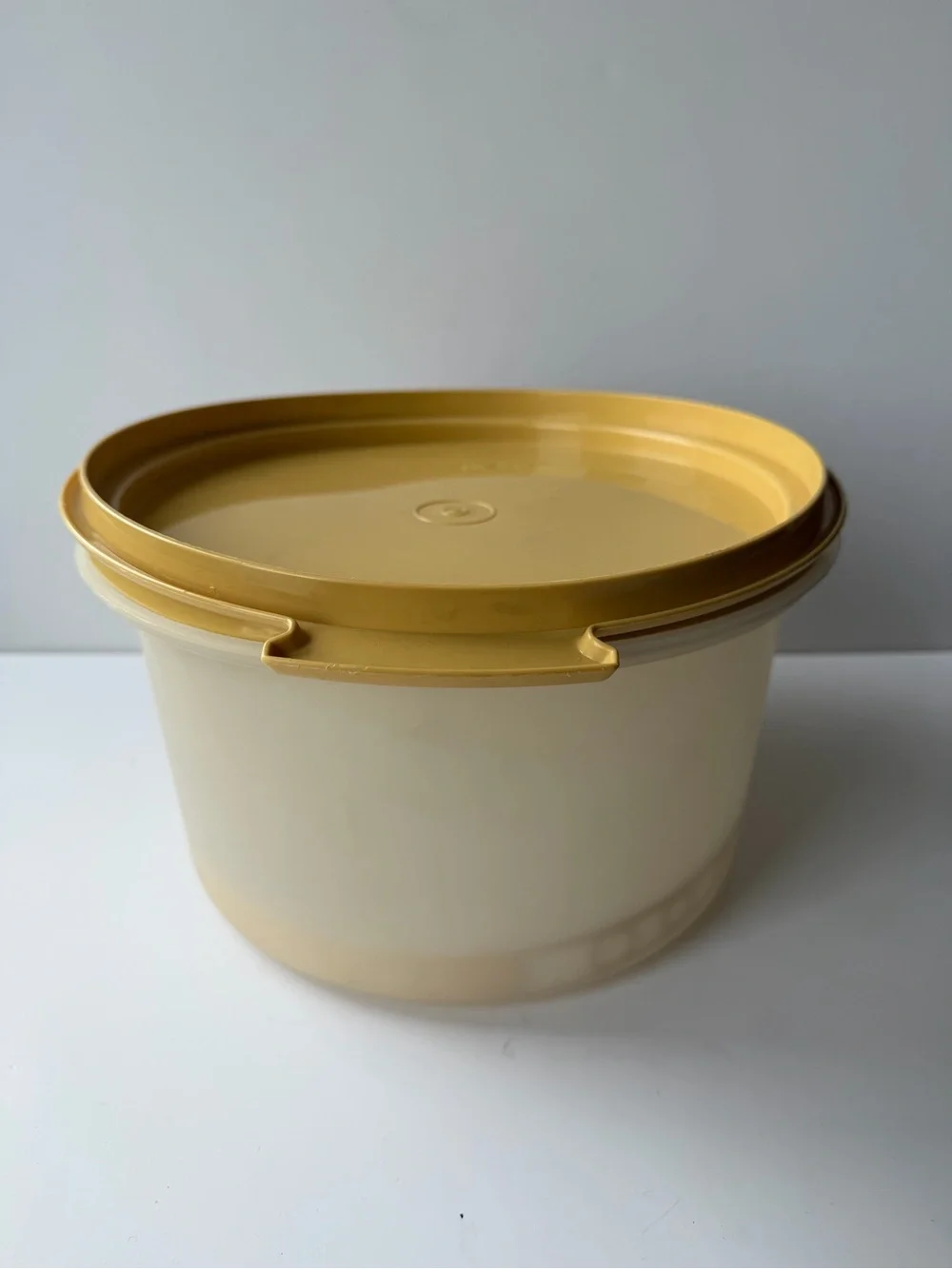Vintage Tupperware 2-Layer Cake Taker with Yellow Base & Carry Handle.